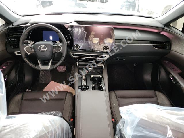 2024 لكزس أر إكس 350