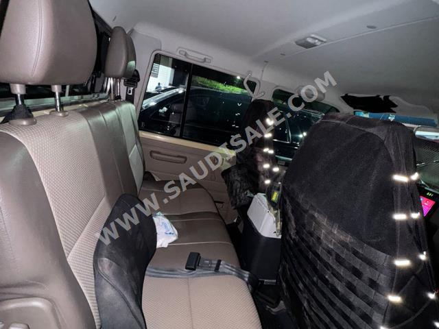 2016 تويوتا لاند كروزر شاص غمارتين