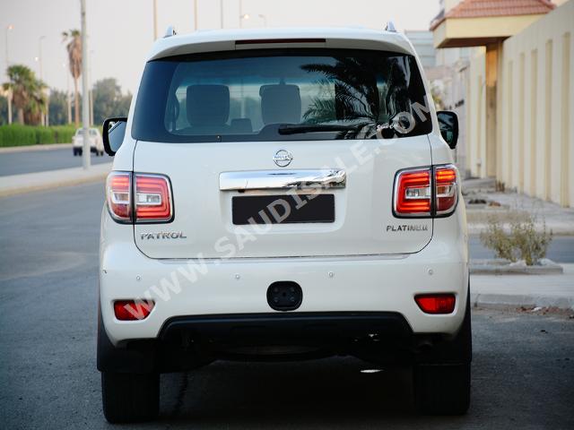 2014 نيسان باترول بلاتينيوم