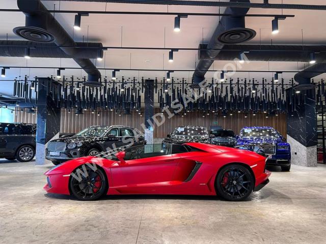 2015 لمبرجيني افنتادور رودستر