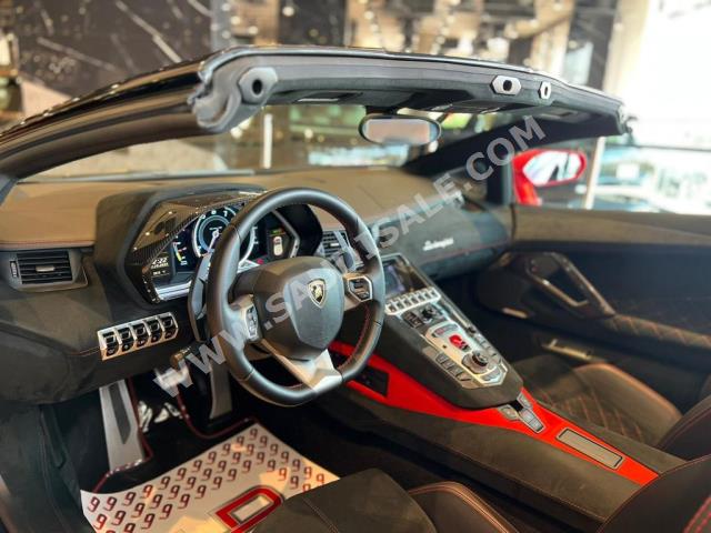 2015 لمبرجيني افنتادور رودستر