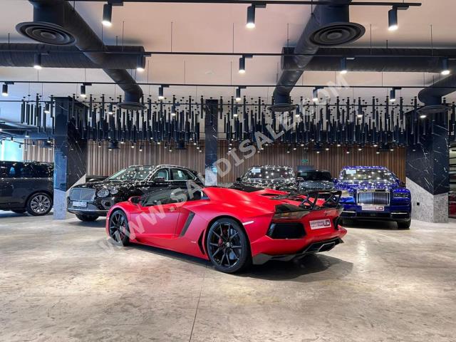 2015 لمبرجيني افنتادور رودستر