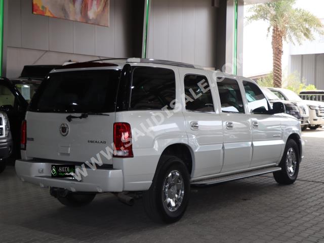 2003 كاديلاك اسكاليد