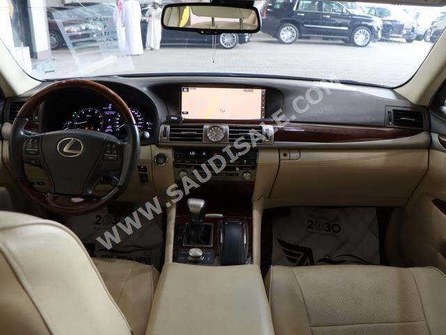 2016 Lexus LS 460 F