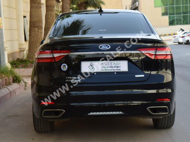 2020 Ford Taurus Titanium
