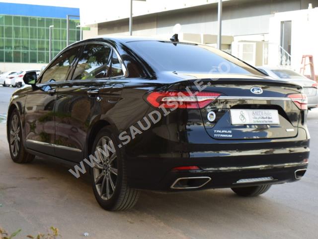 2020 Ford Taurus Titanium