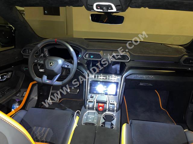 2023 لمبرجيني اوروس بيرفورمانتي