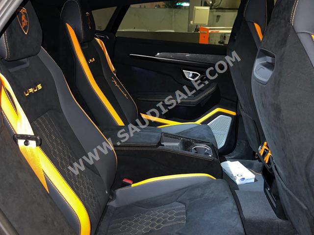 2023 لمبرجيني اوروس بيرفورمانتي