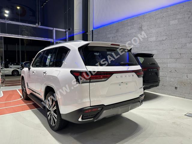 2023 لكزس إل إكس 600