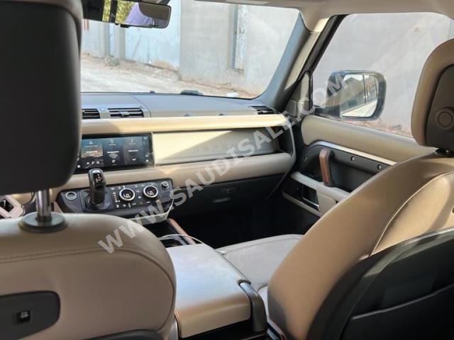 2020 لاند روفر ديفيندر اتش اس اي