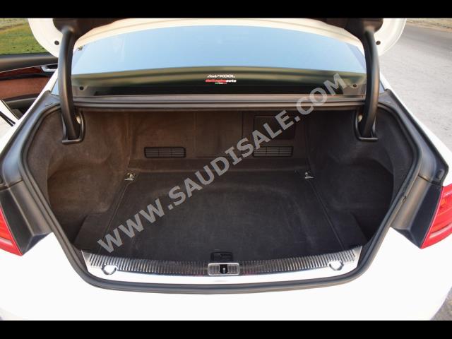 2013 اودي اي 8 ال