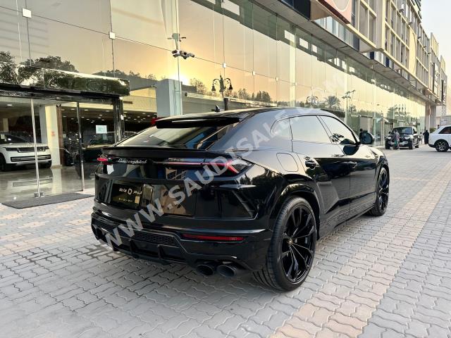 2022 لمبرجيني اوروس