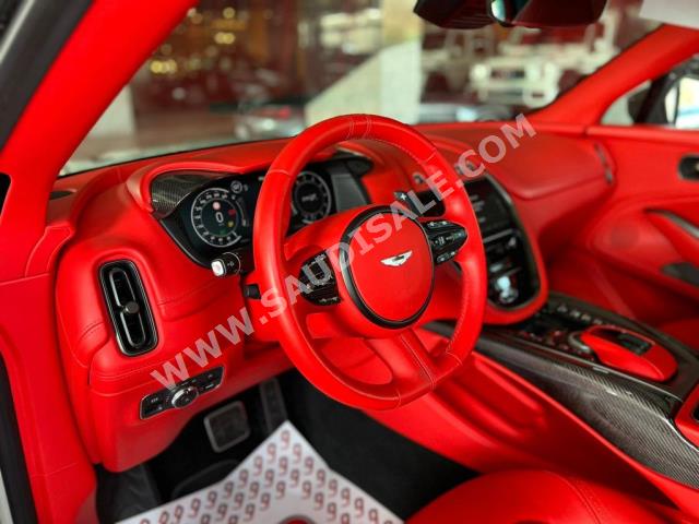 2021 استون مارتن دي بي اكس