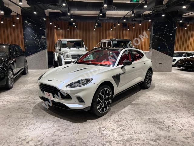 2021 استون مارتن دي بي اكس