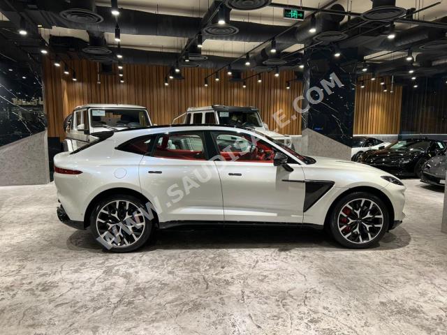 2021 استون مارتن دي بي اكس