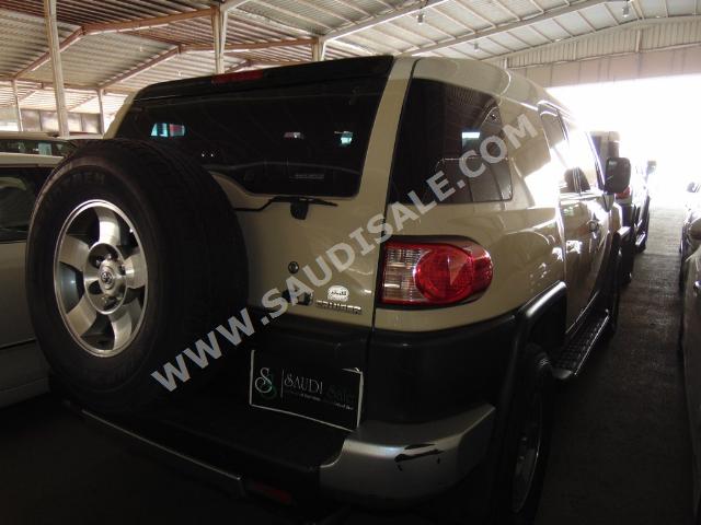 2008 تويوتا اف جي كروزر 1