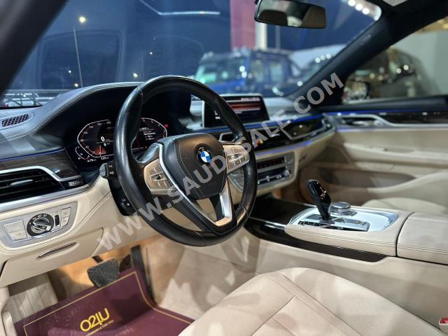 2020 بي ام دبليو الفئة السابعة 730 إل أي