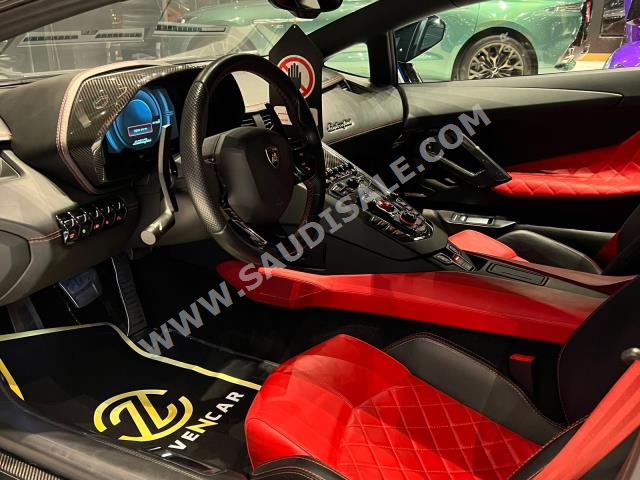 2018 لمبرجيني افنتادور اس