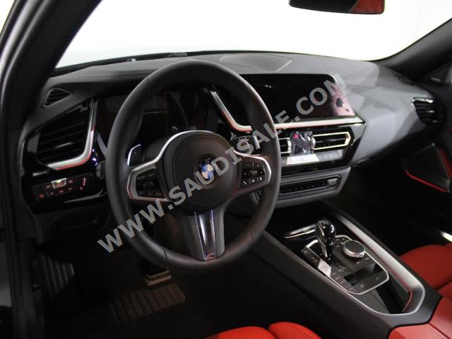 2022 بي ام دبليو الفئة زد 4