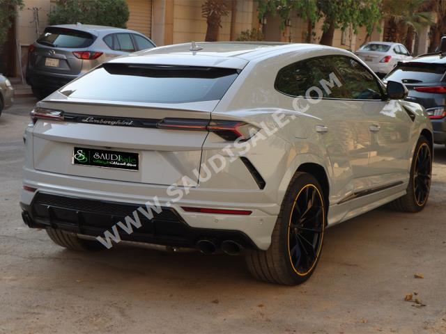 2022 لمبرجيني اوروس