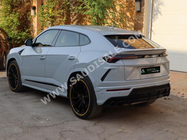 2022 لمبرجيني اوروس