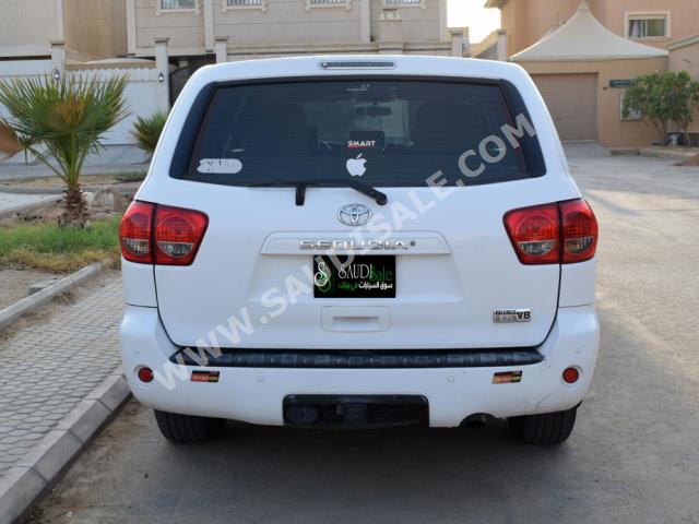 2011 تويوتا سكويا