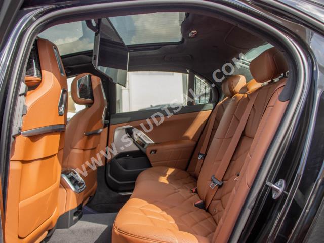 2023 بي ام دبليو الفئة السابعة 735أي