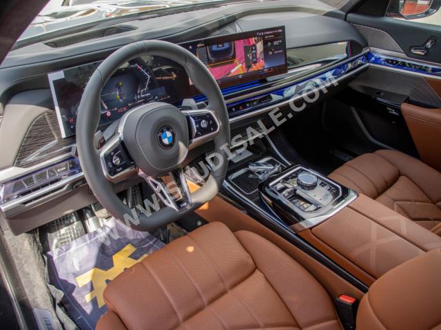 2023 بي ام دبليو الفئة السابعة 735أي