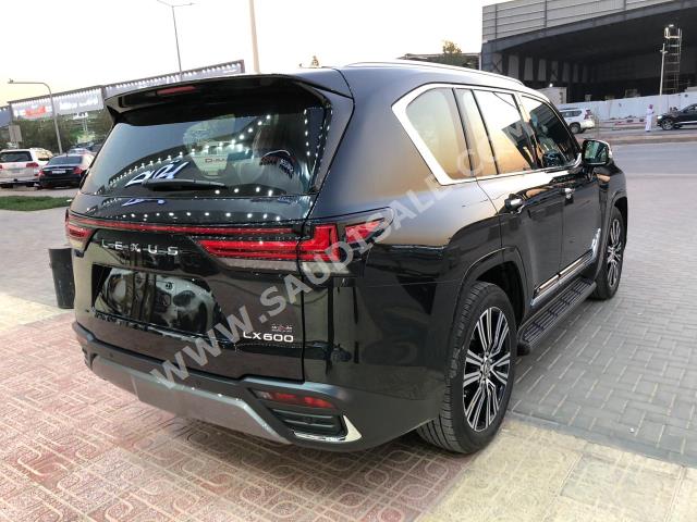 2023 لكزس إل إكس 600