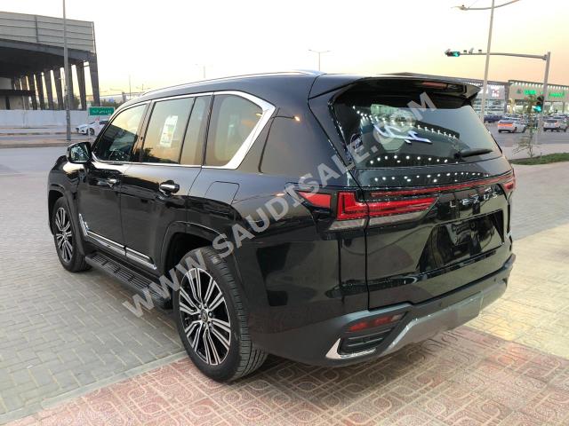 2023 لكزس إل إكس 600