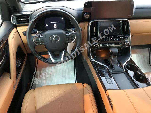 2023 لكزس إل إكس 600