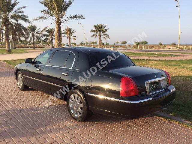 2010 Lincoln Town Car