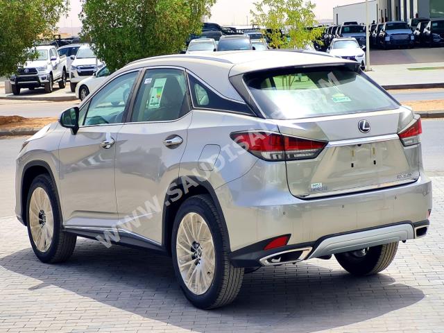 2022 لكزس أر إكس 350