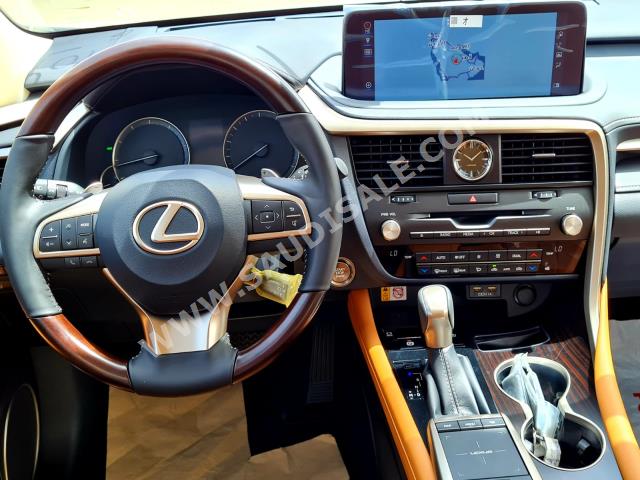 2022 لكزس أر إكس 350