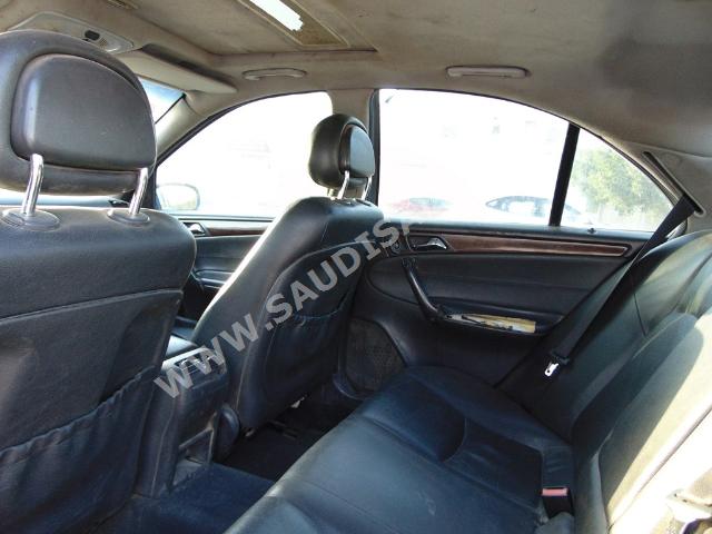 2002 مرسيدس - بنز سي 200