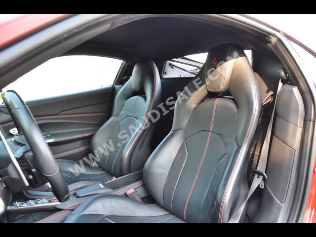 2020 فيراري اف 8