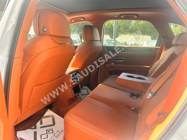 2021 بنتلي بنتايجا