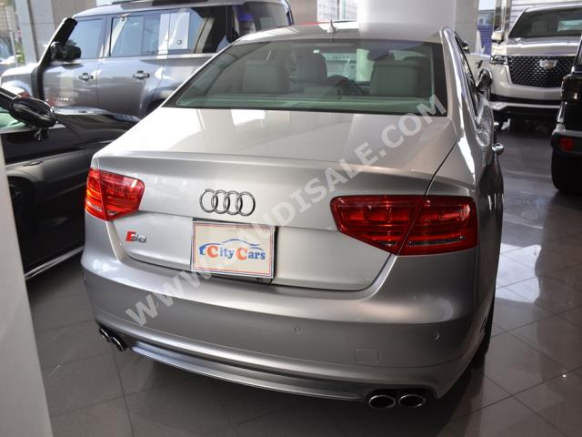 2013 اودي اس 8