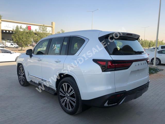 2023 لكزس إل إكس 600