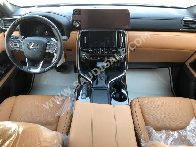 2023 لكزس إل إكس 600