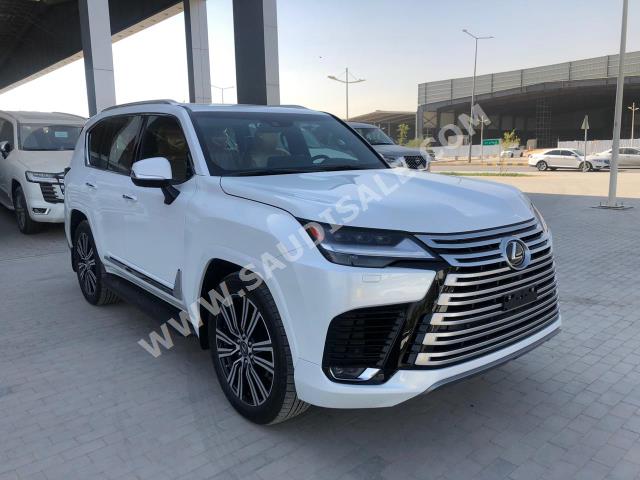 2023 لكزس إل إكس 600