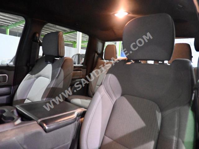 2021 دودج رام 1500 بيج هورن