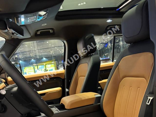 2024 لاند روفر ديفيندر اكس