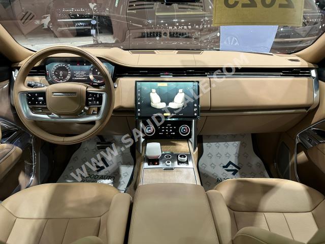 2023 لاند روفر رينج روفر اس في اوتوبيوغرافي