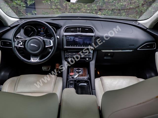 2019 جاكوار اف-بيس