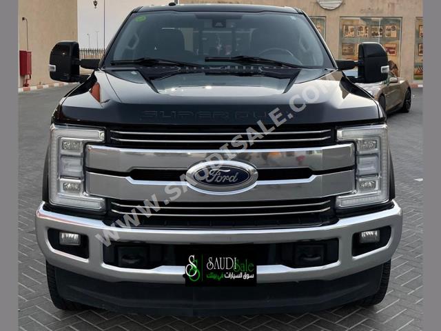 2018 فورد اف 250 لاريات