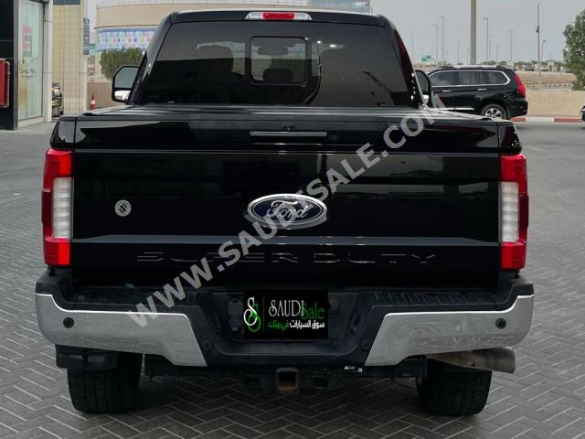 2018 فورد اف 250 لاريات