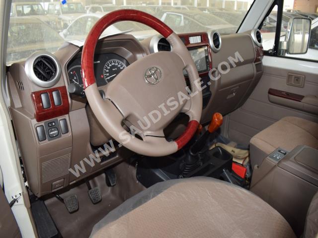 2019 تويوتا لاند كروزر ربع