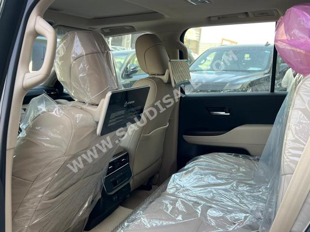 2024 تويوتا لاند كروزر جي اكس ار