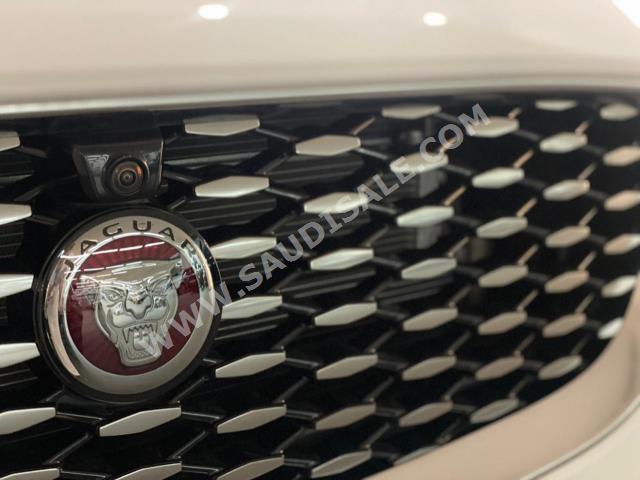 2021 جاكوار اي-بيس